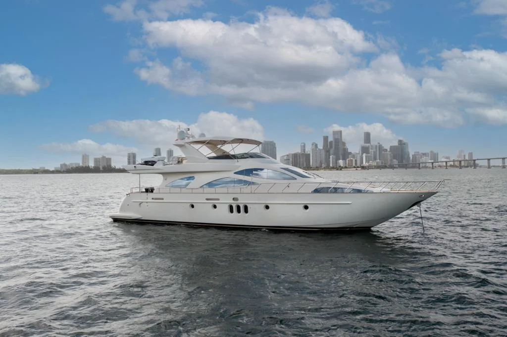 85ft Azimut Del Mar at sea